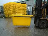 Correct way to use a forklift to carry a tub