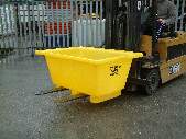 Correct way to carry a tub using a forklift 